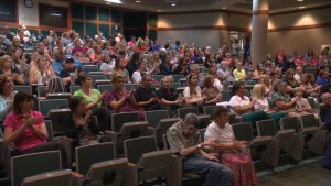 audience-clapping